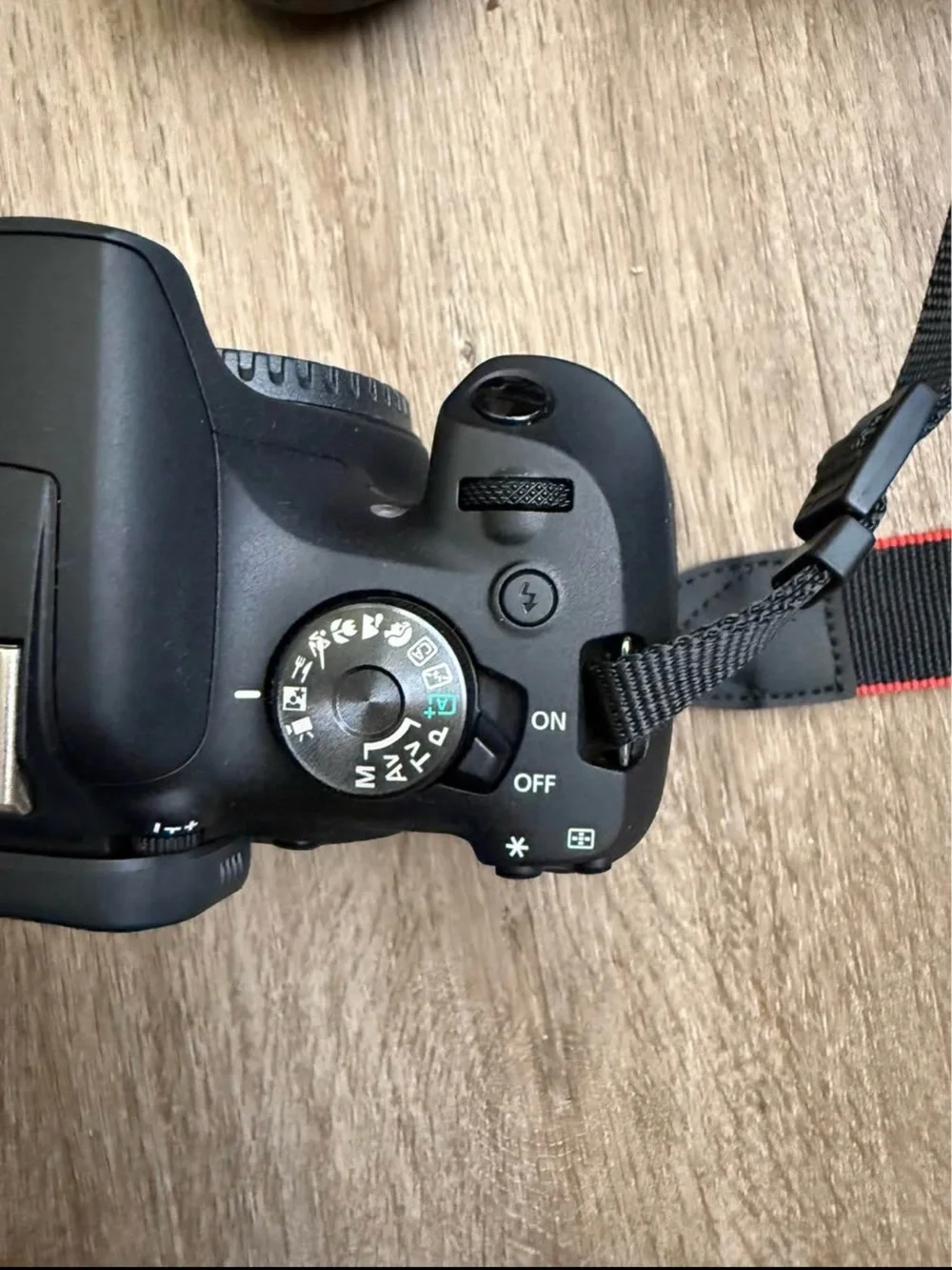 Canon DSLR Camera Kit in Black with Tripod, Lens, Flash & Accessories